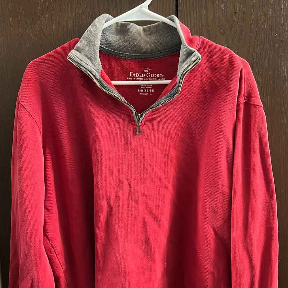 MEN’S RED QUARTER ZIP VINTAGE • BEST OFFER!!